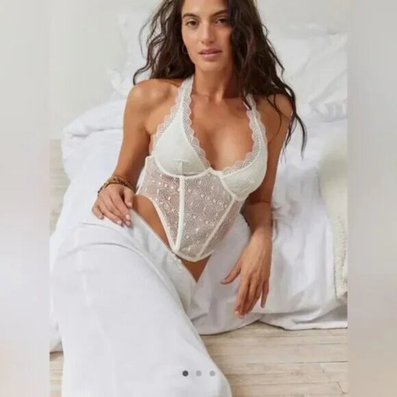 NWOT Out From Under Weekend In Marrakesh Halter Lace Ivory Corset, Small - Picture 1 of 9